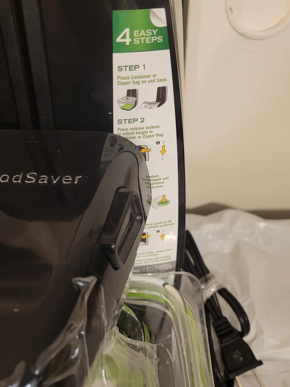 FoodSaver FM1100 Vacuum Sealer System with Fresh Containers & Accessories